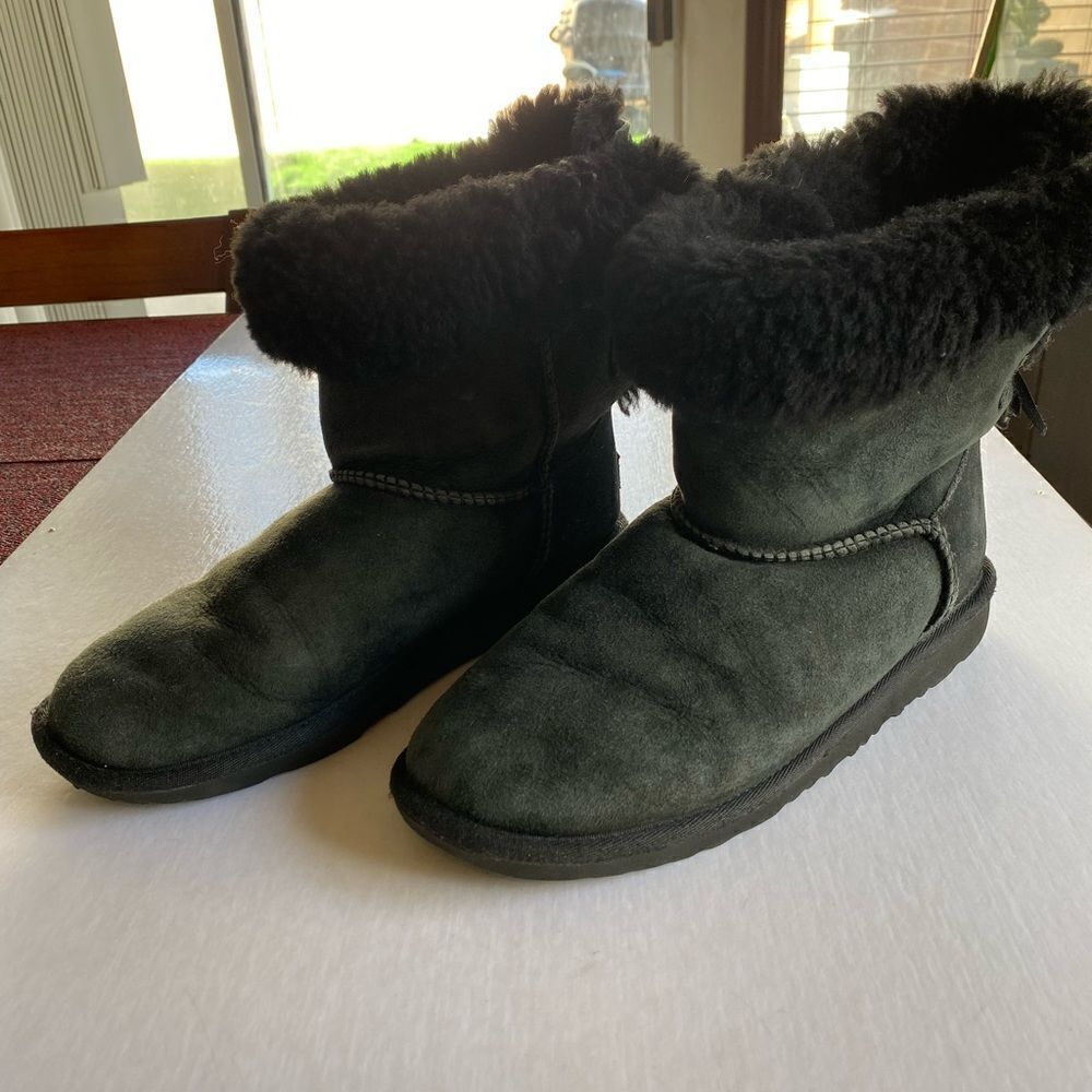 UGG Women’s Suede Leather Boots Size 6 - Picture 2 of 11